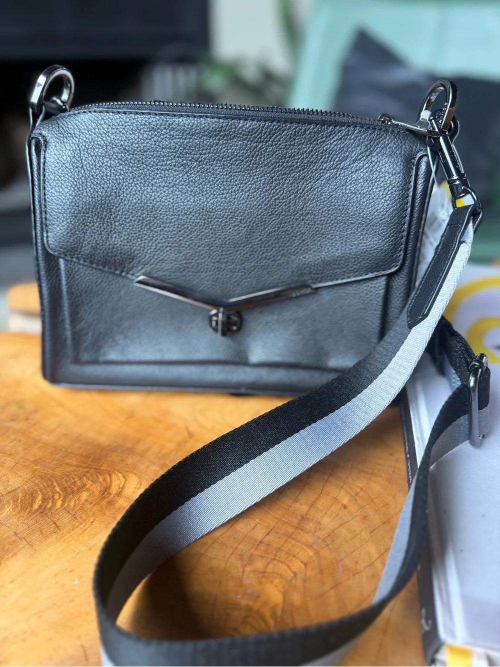 BOTKIER Black Leather Crossbody Bag with Adjustable Strap - Picture 2 of 6